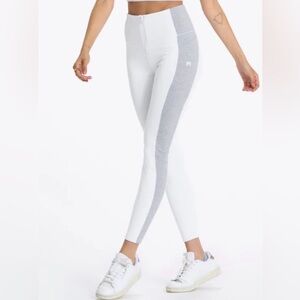 026 Vuori Granite and white leggings NWOT